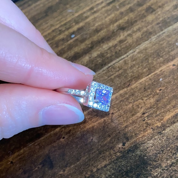 Size 6 ring - Picture 3 of 3